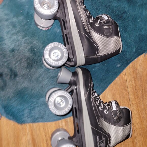 Skates - Picture 3 of 4